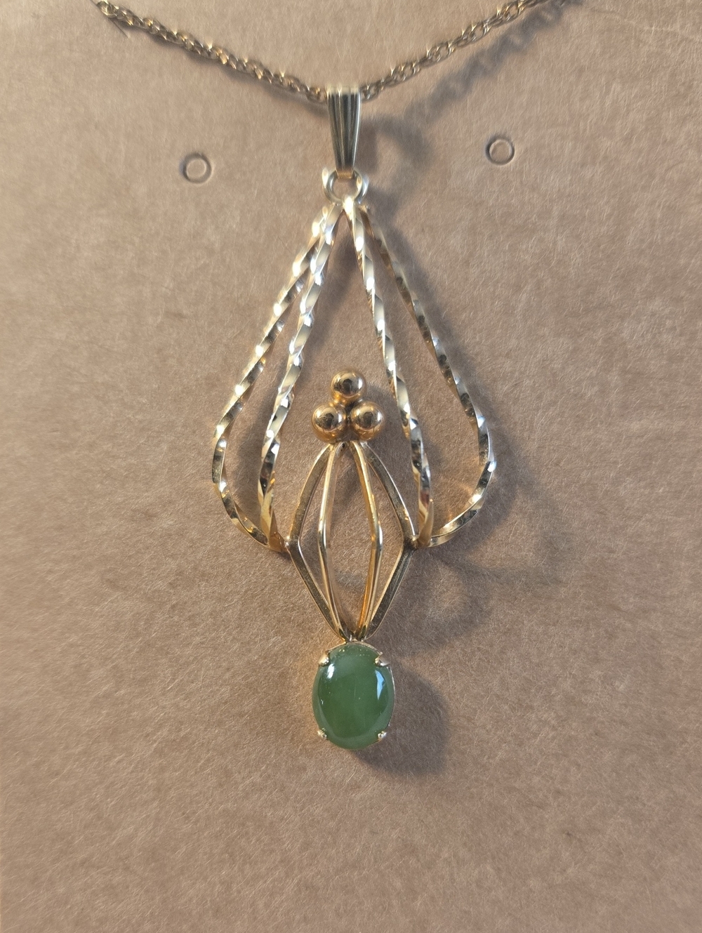 Elegant Gold and Green Jade Pendant Necklace 1/20 12k Gold Filled 18" Chain